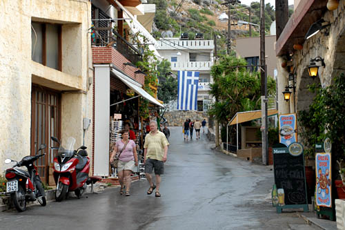 Ewentualne wyjście Grecji ze strefy euro byłoby gigantycznym przedsięwzięciem technicznym, które spowodowałoby zawirowania na rynkach finansowych - uważają ekonomiści. Eksperci dodają, że trudno byłoby wskazać, w jaki sposób ten proces miałby przebiegać.