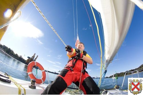 Po starcie w Pucharze Świata klasy Mini 6.50 we Włoszech i Francji, szczeciński żeglarz Radosław Kowalczyk z YACHT KLUBU POLSKI wystartuje w regatach UK MINI FASTNET 6.50.