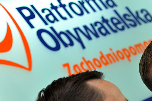 Zdaniem posła Roberta Węgrzyna, nieumieszczenie go na listach wyborczych Platformy Obywatelskiej to za wysoka kara. Poseł apeluje chociażby o ostatnie miejsce na liście. Roberta Węgrzyna wyrzucono z PO za homofobiczny żart.