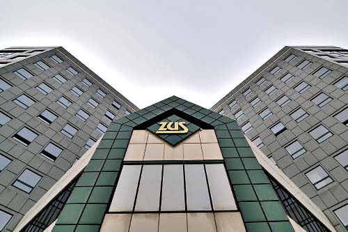 Emerytury z Otwartych Funduszy Emerytalnych wypłaci nam Zakład Ubezpieczeń Społecznych. Taki projekt w najbliższych dniach przedstawi Ministerstwo Pracy - dowiedziała się Gazeta Wyborcza. Szefowa resortu Jolanta Fedak chce, żeby ustawa wypłatowa została uchwalona jeszcze przed wyborami.