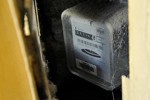 Jak dowiedziała się Rzeczpospolita, Ministerstwo Gospodarki wysłało ankietę do firm, których zakłady zużywają najwięcej prądu. Resort pyta w niej o plany przeniesienia lub ograniczenia produkcji, jeśli wzrosną rachunki za energię.