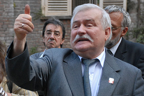 Były przywódca Solidarności Lech Wałęsa odebrał w Waszyngtonie prestiżową Nagrodę Wolności imienia Ronalda Reagana. Uroczysta ceremonia wręczenia tego wyróżnienia była częścią obchodów setnej rocznicy urodzin 40 prezydenta USA, który zmarł w 2004 roku.
