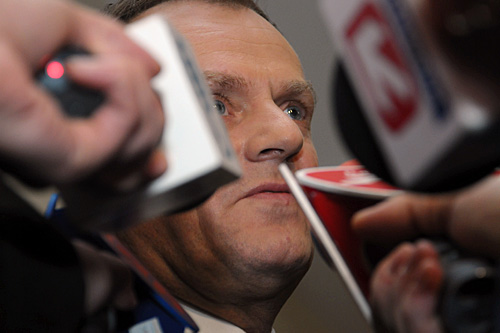 Premier Donald Tusk jest przekonany, że warszawska giełda jest symbolem potrzebnego optymizmu i przemian w Europie. Szef rządu, przemawiając w gmachu giełdy, podkreślił, że naszemu regionowi jest potrzebna nadzieja i zaufanie, a te daje nam warszawski parkiet.