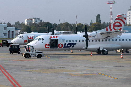 Należący do LOT-u EuroLOT od lipca uruchamia pierwsze połączenia krajowe między portami regionalnymi - informuje Rzeczpospolita. Samoloty spółki będą latać z Gdańska do Krakowa i Wrocławia, a władze regionalnych portów zabiegają o kolejne połączenia.