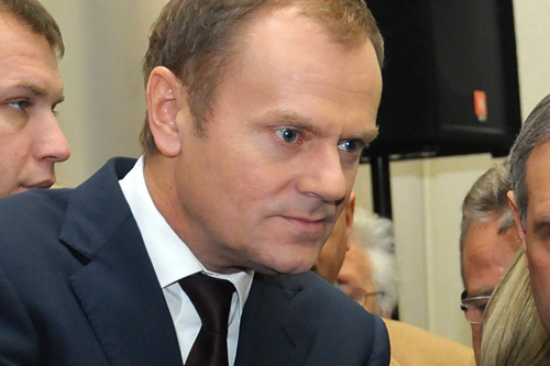 Premier Donald Tusk z rezerwą traktuje kwestię wprowadzenia podatku bankowego. Szef rządu, podczas wspólnej konferencji z premierem Szwecji, potwierdził pytany o to przez dziennikarzy, że rząd pracuje nad pewnymi propozycjami dotyczącymi opodatkowania transakcji finansowych. Zaznaczył jednak, że propozycje te, nie zmierzają do łupienia banków podatkiem ani obciążania transakcji finansowych.