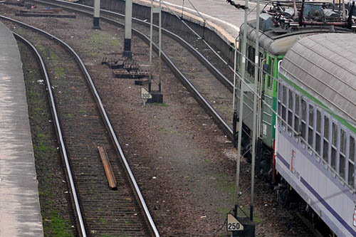 Spółka PKP Polskie Linie Kolejowe, odpowiedzialna za infrastrukturę apeluje do pasażerów i przewoźników towarów o cierpliwość. W wielu miejscach w Polsce trwa intensywna modernizacja torów kolejowych.