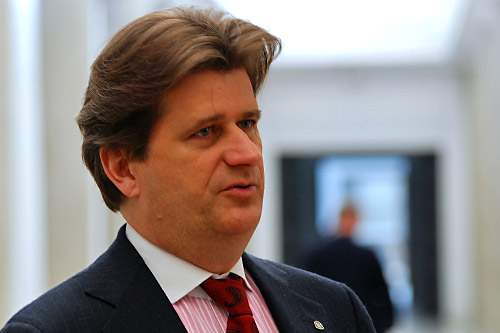 Warszawski sąd zarejestrował drugie już ugrupowanie Janusza Palikota - Ruch Palikota. Poprzednie - zarejestrowany w ubiegłym roku Ruch Poparcia - zostało wykreślono z listy partii po niezłożeniu do PKW sprawozdania o źródłach pozyskania finansów w 2010 roku.