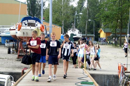 204 uczniów z siedmiu szczecińskich szkół wzięło udział w Amatorskich Mistrzostwach Szczecina w kajakarstwie. Na jeziorze Dąbie o zwycięstwo walczyli reprezentanci szkół podstawowych, gimnazjalnych i ponadgimnazjalnych.