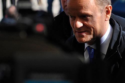 Adam Hofman z PiS powiedział na antenie Programu Trzeciego Polskiego Radia, że wczorajsze wystąpienie w Brukseli Donalda Tuska było pełne sloganów, a zabrakło w nim konkretów.
