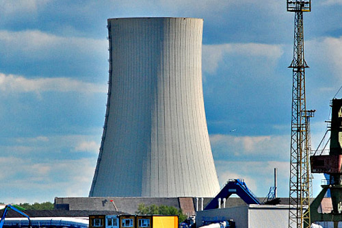 Greenpeace zorganizowało na terenie Stoczni Gdańsk protest przeciwko polskim planom budowy elektrowni nuklearnych. Jednocześnie ekolodzy nawoływali do inwestowania w farmy wiatrowe.