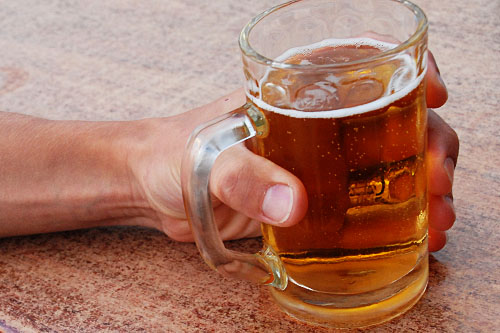 W Czechach trwają przygotowania do chmielowych żniw. Duży urodzaj w tym roku spędza jednak sen z powiek jego producentów. Sytuacja na rynku piwa grozi tym, że zebrane będą tylko cztery piąte urodzaju.