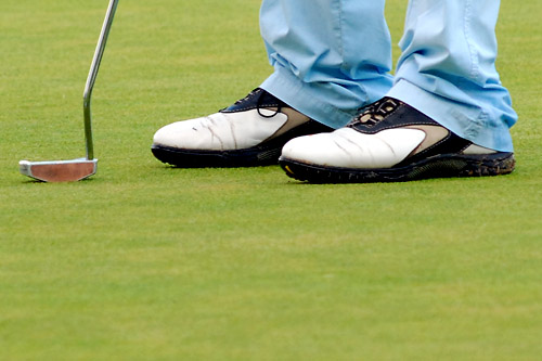 Amerykanin Peter Bronson z wynikiem 107 uderzeń prowadzi w turnieju golfa Floating Garden Szczecin Open 2011 odbywającym się na polu golfowym w Binowie.