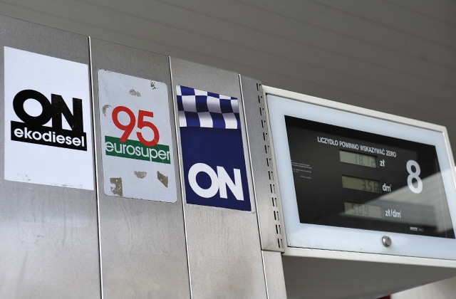 Po spadkach na hurtowym rynku paliw znowu widać ruch cen w górę - wynika z danych Polskiej Izby Paliw Płynnych.
