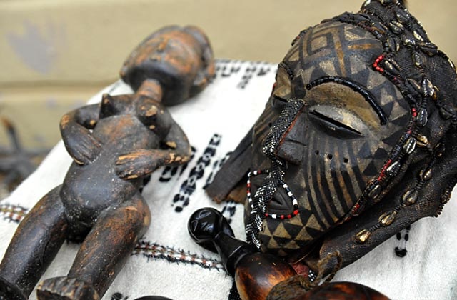 Ponad 500 obiektów sztuki afrykańskiej przekazali Muzeum Narodowemu w Szczecinie Oleńka i Denis Nidzgorscy-Gordier, etnografowie z Marsylii.