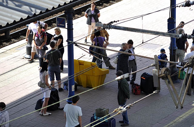 Dziś kolejna runda rozmów związkowców z Przewozów Regionalnych z zarządem spółki. Związkowcy domagają się 280 zł podwyżki. Przewoźnik proponuje 130 zł od października. Jeśli obie strony nie dojdą do porozumienia, związkowcy zapowiadają strajk generalny na kolei.