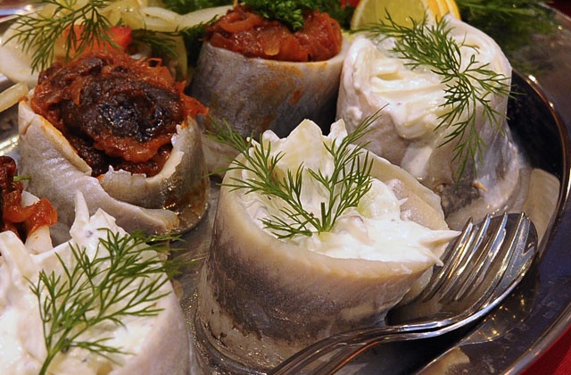 W ostatnim roku nasze wydatki na 10 najpopularniejszych produktów spożywczych spadły o około 360 milionów złotych - wynika z zestawienia przygotowanego dla Rzeczpospolitej przez firmę badawczą Nielsen.