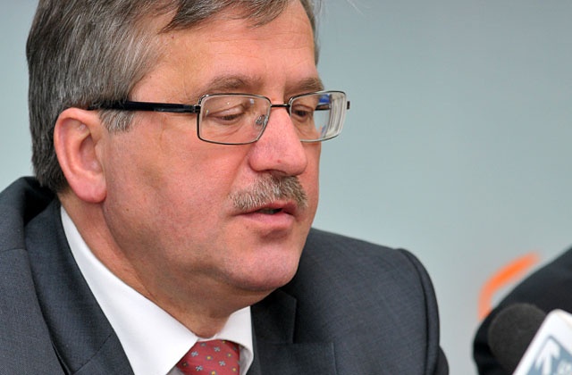 Bronisław Komorowski ma nadzieję że w przyszłości uda się zmienić konstytucję tak, by można było przeprowadzić dwudniowe głosowanie. Prezydent nie wykluczył złożenia własnej inicjatywy zmiany ustawy zasadniczej w nowej kadencji parlamentu.