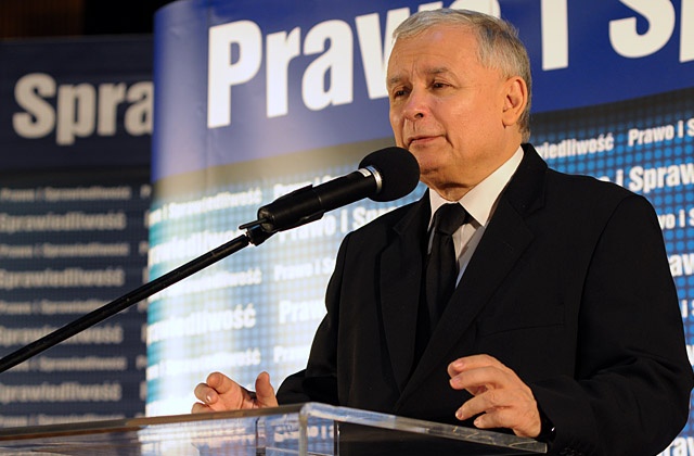 Prezes PiS Jarosław Kaczyński podkreślił, że Donald Tusk nic nie robi w obliczu kryzysu finansowego, wzrostu kursu franka i wzrostu cen.