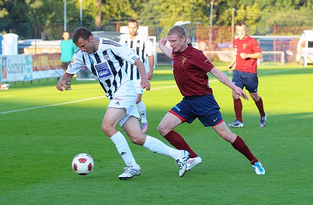 Piłkarze Pogoni Szczecin wygrali z Sandecją Nowy Sącz 1:0 w piątej kolejce rozgrywek o mistrzostwo I ligi.