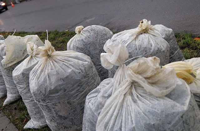 Ponad 200, a czasem blisko 300 tysięcy złotych kosztuje miesięcznie polskiego podatnika utrzymanie kilometra drogi szybkiego ruchu czy autostrady. Puls Biznesu pisze, że Główna Dyrekcja Dróg Krajowych i Autostrad ogłosiła dwa przetargi na sprzątanie, odśnieżanie czy drobne remonty dróg w modelu utrzymaj standard.