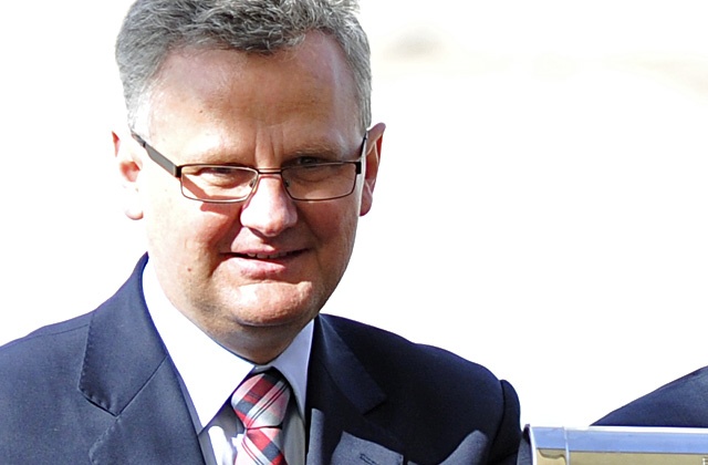 Zaplanowana w tegorocznym budżecie kwota 15 miliardów złotych z prywatyzacji nie jest zagrożona - poinformował Radę Ministrów szef resortu skarbu Aleksander Grad. Minister przedstawił podczas posiedzenia rządu informację o realizacji Planu prywatyzacji na lata 2008-2011.