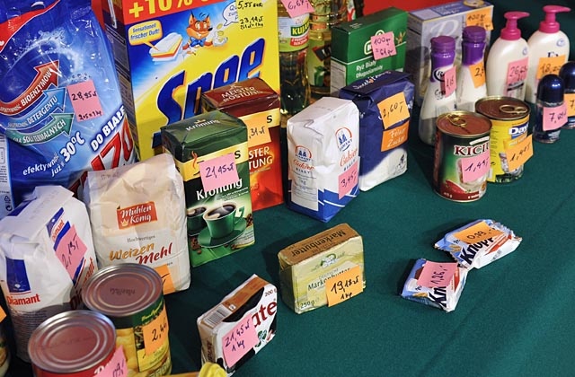 Przekonywanie wyborców przed październikowymi wyborami parlamentarnymi trwa w najlepsze. Partie zapewniają, że będą dbać o gospodarkę, obniżać deficyt i dług, a jednocześnie... zwiększą wydatki - wynika z ankiety Rzeczpospolitej przeprowadzonej w partiach obecnych w Sejmie.