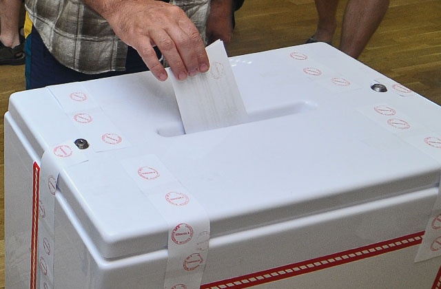 Jolanta Kwaśniewska zadeklarowała swoje poparcie dla onkolog, profesor Alicji Chybickiej, która jest niezależnym kandydatem do Senatu, popieranym przez Platformę Obywatelską. Zaś była minister finansów Zyta Gilowska poinformowała że w każdej formie i w każdych okolicznościach będzie wspierać Prawo i Sprawiedliwość. Gilowska, która jest członkiem Rady Polityki Pieniężnej nie wykluczyła także, że będzie reprezentować PiS w debacie przedwyborczej na temat finansów.