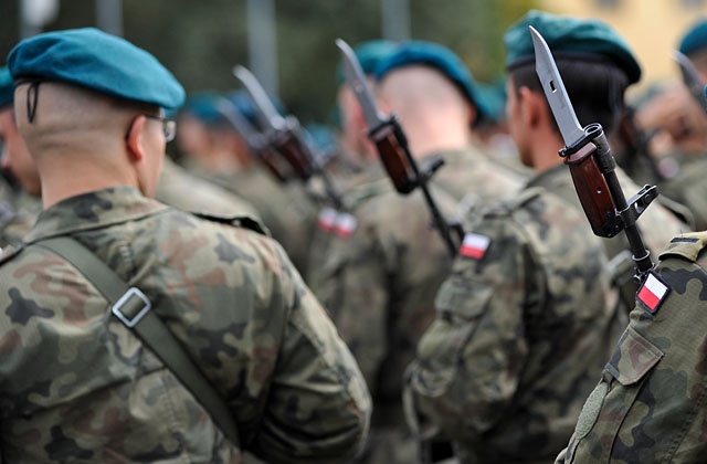 Kilkaset osób uczestniczyło w pogrzebie sierżanta Szymona Sitarczuka - żołnierza, który tydzień temu zginął w Afganistanie.