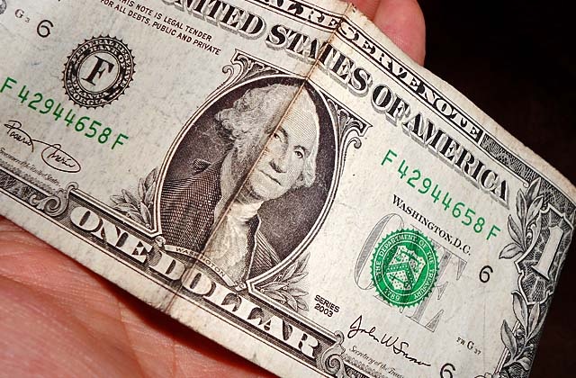 Szef Zarządu Rezerwy Federalnej Ben Bernanke oświadczył, że amerykański bank centralny ma w swojej dyspozycji narzędzia pobudzania gospodarki. Bernanke nie zapowiedział jednak ich użycia.