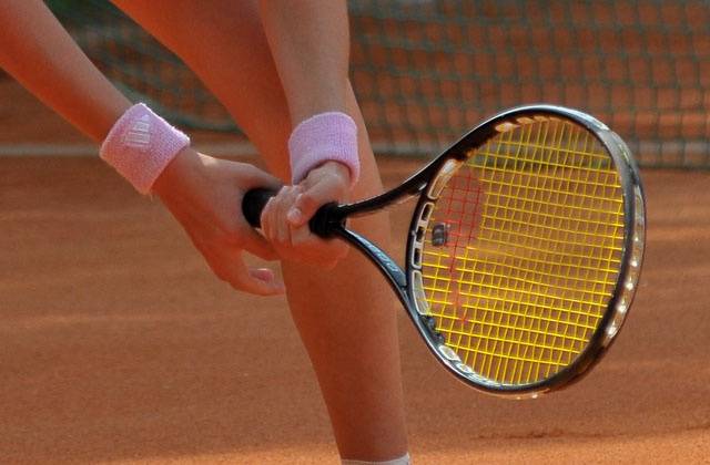 Agnieszka Radwańska pokonała swoją siostrę Urszulę 6:2, 6:3 w pierwszej rundzie tenisowego turnieju US Open. Pierwszy pojedynek sióstr w turnieju Wielkiego Szlema trwał godzinę i 23 minuty.