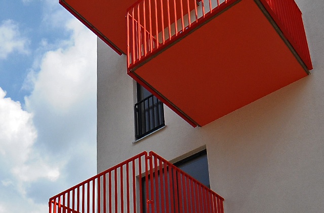 W drugim kwartale tego roku odnotowano wzrost wartości i liczby udzielonych kredytów mieszkaniowych w porównaniu z pierwszym kwartałem - wynika z raportu AMRON-SARFiN przygotowanego na zlecenie Związku Banków Polskich.