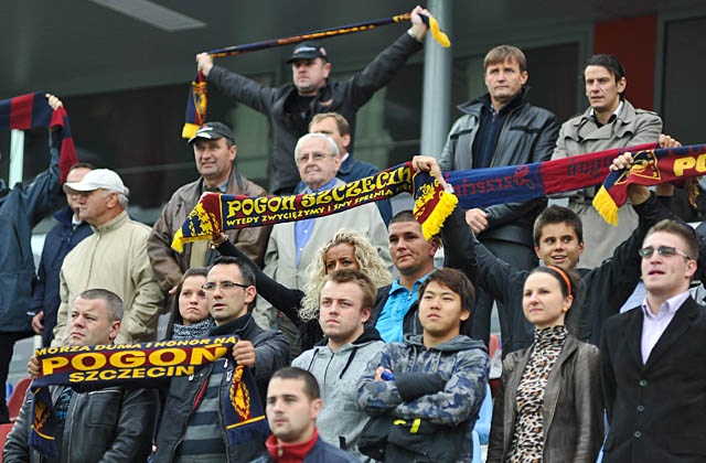 Piłkarze Pogoni Szczecin chcą dziś kontynuować serię zwycięstw w I lidze na własnym stadionie. Podopieczni trenera Marcina Sasala rozegrali dotychczas w tym sezonie u siebie 5 spotkań i wszystkie wygrali.