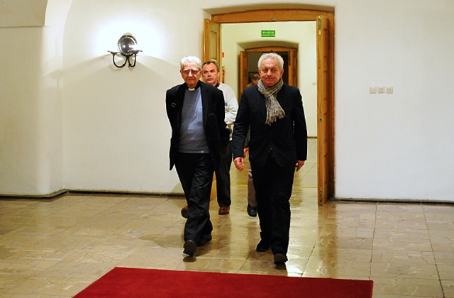 Prawda w oczy kole Miejsce prawdy życiu człowieka to tytuł dwudniowej debaty w której udział biorą ks. Adam Boniecki oraz o. Ludwik Wiśniewski i prof. Ryszard Bugaj.