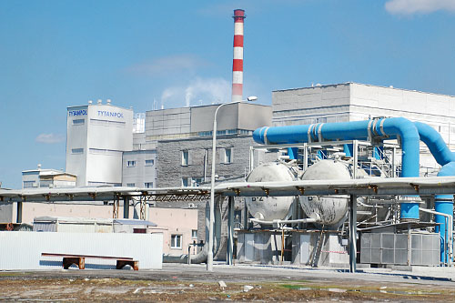 Prawie 50 milionów złotych w pierwszym kwartale tego roku zarobiły Zakłady Chemiczne Police. To mniej niż w analogicznym okresie zeszłego roku, a wynik ten jest skutkiem zimowego ograniczenia dostaw gazu. Członkowie zarządu spółki przyznają jednak, że wyniki pierwszego kwartału pokazują, że spółka jest w dobrej sytuacji finansowej.