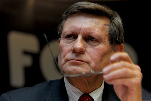 Mitem jest teoria tzw. pobudzania gospodarki mówiąca, że im więcej się wyda, tym będzie lepiej - mówił dziś na Forum Samorządowym w Szczecinie profesor Leszek Balcerowicz.