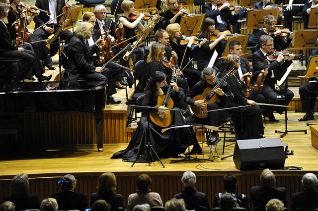 Wiosenne Koncerty Gitarowe. Fot. Łukasz Szełemej [PR Szczecin] Złota batuta w Filharmonii Szczecińskiej [ZDJĘCIA]