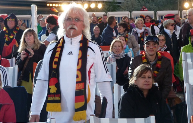 Blisko tysiąc kibiców świętowało zwycięstwo Niemców nad Holendrami w Heringsdorfie na wyspie Uznam. Fot. Tomasz Chaciński [PR Szczecin] Oliver Kahn w Heringsdorfie [ZDJĘCIA]