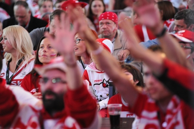 Mecz Polska-Czechy w szczecińskiej Strefie Kibica. Fot. Łukasz Szełemej [PR Szczecin] Polska żegna się z Euro, w Szczecinie było gorąco [DUŻO ZDJĘĆ]