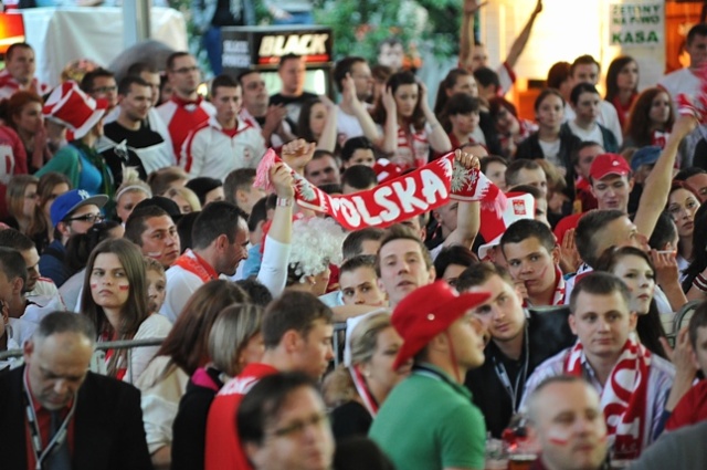 Mecz Polska-Czechy w szczecińskiej Strefie Kibica. Fot. Łukasz Szełemej [PR Szczecin] Polska żegna się z Euro, w Szczecinie było gorąco [DUŻO ZDJĘĆ]