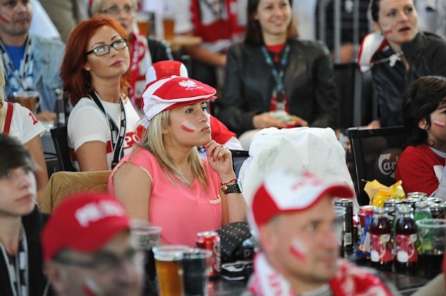 Mecz Polska-Czechy w szczecińskiej Strefie Kibica. Fot. Łukasz Szełemej [PR Szczecin] Polska żegna się z Euro, w Szczecinie było gorąco [DUŻO ZDJĘĆ]