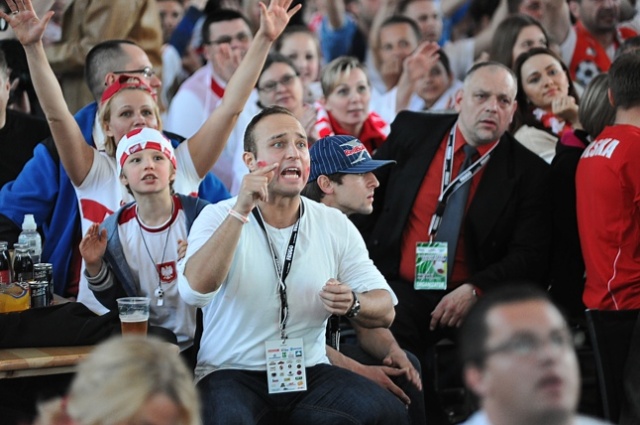Mecz Polska-Czechy w szczecińskiej Strefie Kibica. Fot. Łukasz Szełemej [PR Szczecin] Polska żegna się z Euro, w Szczecinie było gorąco [DUŻO ZDJĘĆ]