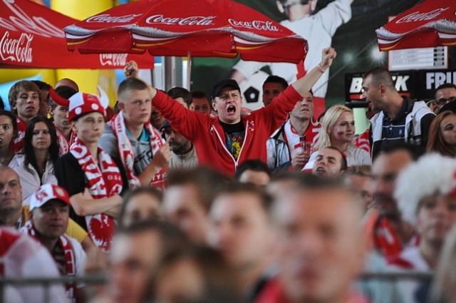 Mecz Polska-Czechy w szczecińskiej Strefie Kibica. Fot. Łukasz Szełemej [PR Szczecin] Polska żegna się z Euro, w Szczecinie było gorąco [DUŻO ZDJĘĆ]