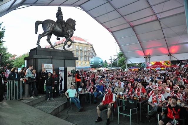 Mecz Polska-Czechy w szczecińskiej Strefie Kibica. Fot. Łukasz Szełemej [PR Szczecin] Polska żegna się z Euro, w Szczecinie było gorąco [DUŻO ZDJĘĆ]