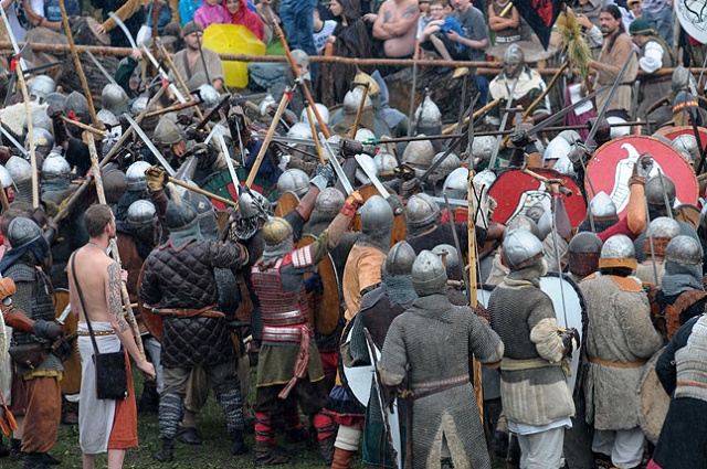 To będą trzy dni zabawy i żywych lekcji historii. W Wolinie rozpoczyna się XVIII Festiwal Słowian i Wikingów. Fot. Łukasz Szełemej [PR Szczecin] Matka królów zawitała do Wolina [ZDJĘCIA]