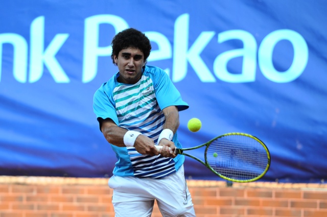 F. Arguello (ARG - biały) vs J. Mertl (CZE - niebieski). Fot. Łukasz Szełemej [PR Szczecin] Pekao Open: Panfil pokonał Niemca [DUŻO ZDJĘĆ]