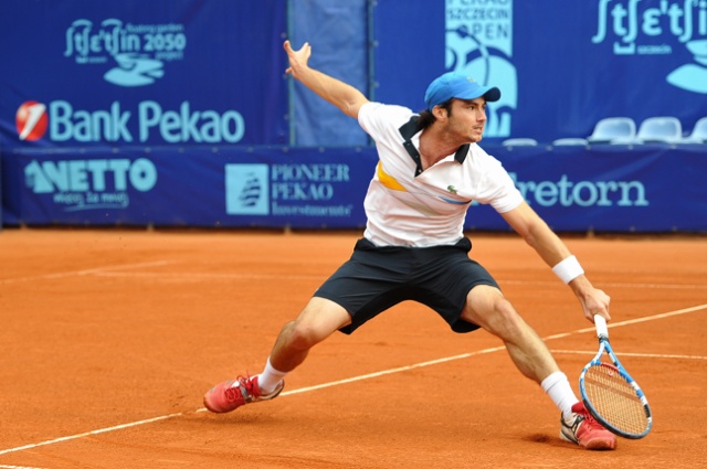 W pierwszym półfinale Rumun Victor Hanescu wygrał 6:3, 6:4 z Francuzem Jonathanem Dasnieresem de Veigy (na zdj). Fot. Łukasz Szełemej [PR Szczecin] Rumuńsko-hiszpański finał Pekao Szczecin Open [ZDJĘCIA]