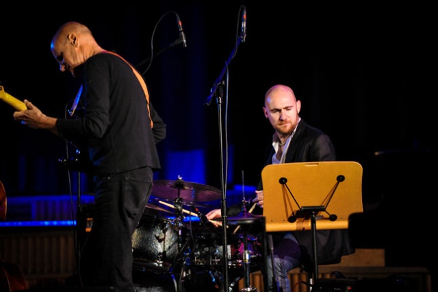 Francesco Bruno Quartet i Makoto Kuriya Trio wystąpili w niedzielę wieczorem w Filharmonii Szczecińskiej. Fot. Łukasz Szełemej [Radio Szczecin] Zmagania Jazzowe: Włoski styl i japońska fantazja [ZDJĘCIA]