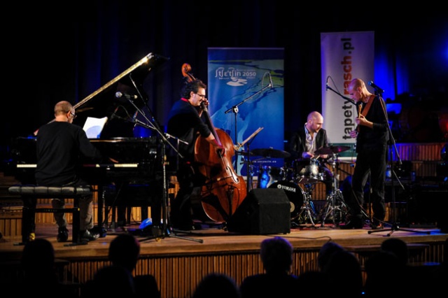 Francesco Bruno Quartet i Makoto Kuriya Trio wystąpili w niedzielę wieczorem w Filharmonii Szczecińskiej. Fot. Łukasz Szełemej [Radio Szczecin] Zmagania Jazzowe: Włoski styl i japońska fantazja [ZDJĘCIA]