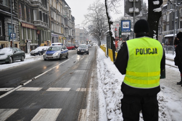 W piątek o 13 kilkadziesiąt rolniczych pojazdów ponownie wyjechało na ulice Szczecina. Fot. Łukasz Szełemej [Radio Szczecin] Rolnicy: Żadnych rozmów na razie nie będzie [NOWE, ZDJĘCIA]