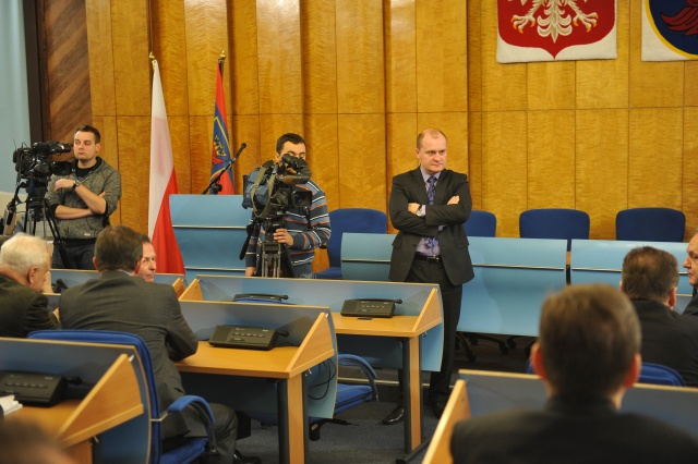 "Między prezydentem Szczecina Piotrem Krzystkiem, a prezesem Pogoni Jarosławem Mroczkiem nie ma chemii " to konkluzja ze spotkania prezydenta ze zwolennikami budowy nowego stadionu w Szczecinie. Fot. Łukasz Szełemej [Radio Szczecin] Nie ma stadionu, bo nie ma chemii? [ZDJĘCIA]